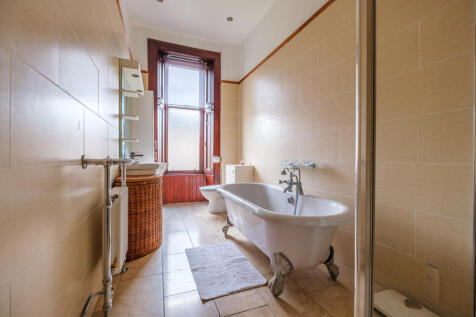 5 bed, 2 bath House in Glasgow - Photo 49