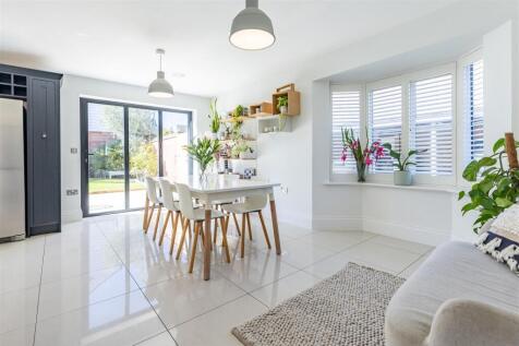 1 Boleyn Row (7).jpg