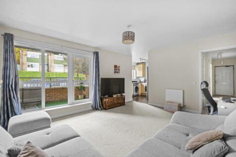 118 St Hughs Ave, HP13 7TZ-7.jpg