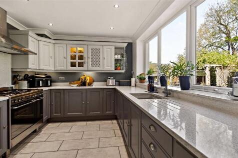 Kitchen/Dining Area