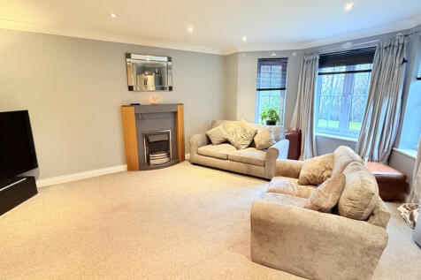 Ground Floor Flat, Brookhey, Hyde, SK14 2DY