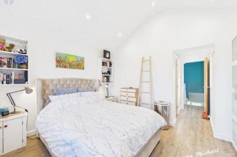 CAM03218G0-PR0553-STILL023