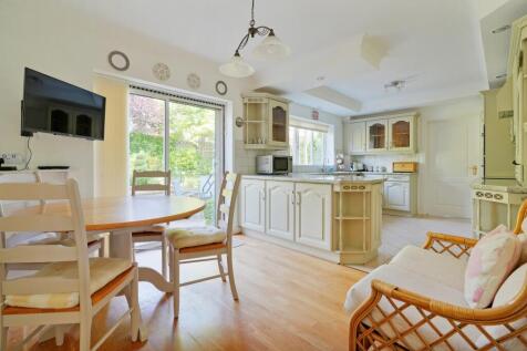 Breakfasting Kitchen