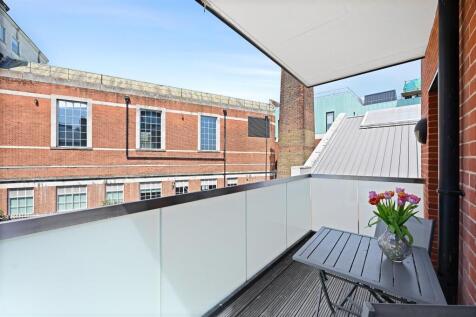 AR - Dauphine House2.JPG