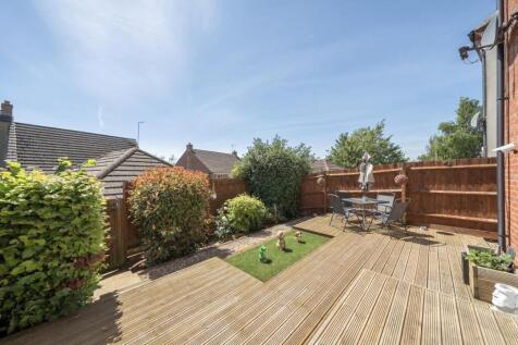 74 Farnborough Drive