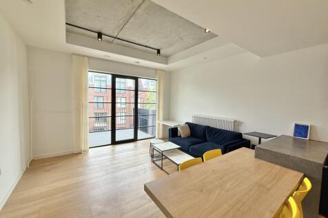 Luxury two bedroom apartment with a private balcony and premium resident facilities beside the River Thames at Goodluck Hope.