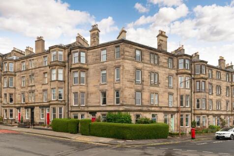 BOOK YOUR VIEWING ONLINE AT 1LET.
Fully furnished, charming one bedroom, top floor apartment situated in a traditional sandstone tenement building on Bellevue Road.