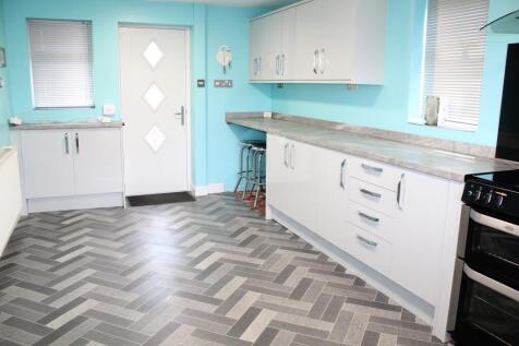 Fitted Kitchen Picture 2