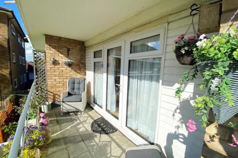 6 The Croft - Balcony1.jpg