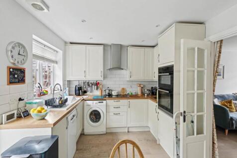11 - Kitchen