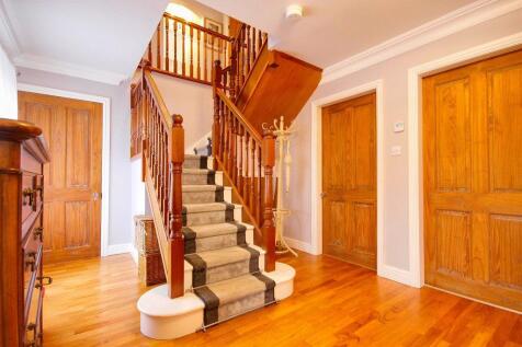 Hallway_lzn.jpg