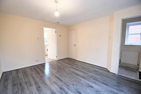 3 bed, 1 bath Semi-Detached in Manchester - Photo 6