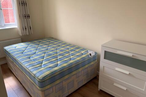 AVAILABLE JULY - FURNISHED DOUBLE BEDROOM ROOM LET - ALL BILLS INCLUDED - (NOT bedroom TV Licence). Set in a Modern professional five-bedroom shared house. Modern top floor rear double room let. FREE