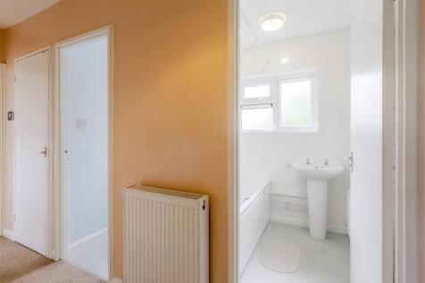 32 Townsend Close - 011.jpg