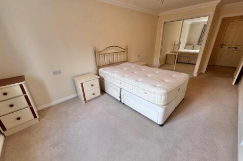 Bedroom 1a.jpg