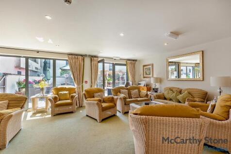 Homeowners Lounge