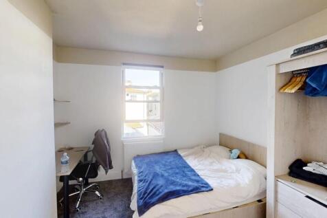 5 Bedroom Terraced in BS2 8BP