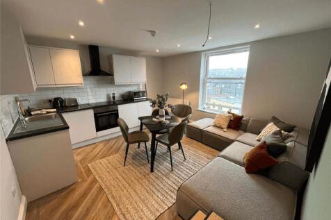 A modern and well-presented three bedroom student property, offered furnished and ideally suited to students studying at the University of Bristol. Providing comfortable and practical accommodation, t