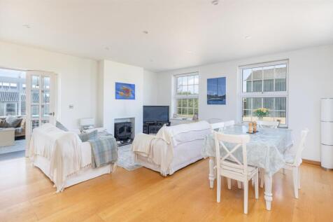 Kitchen/ Living Room