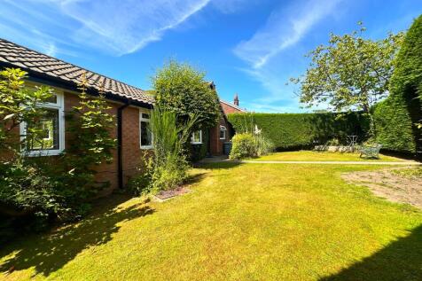 PRIVATE FRONT GARDEN