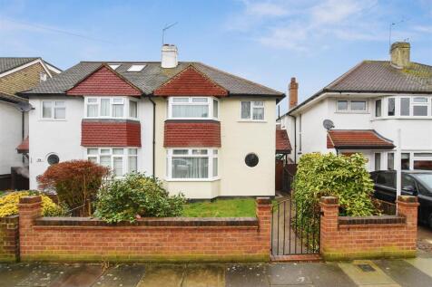 3 bedroom semi-detached house for sale in Riverme