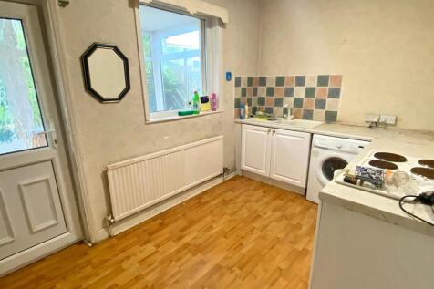 sunny bank road 11 kitchen.jpg