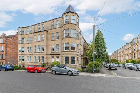 3 Bedroom Flat in G12 8RP