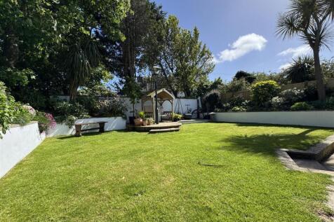 Lawned Rear Garden