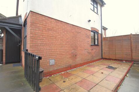 98 Longford Avenue