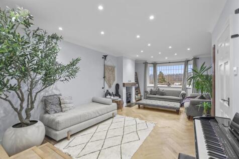 7 Guinions Rd, HP13 7NT-13.jpg