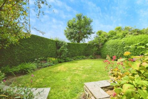 FRONT GARDEN.jpg