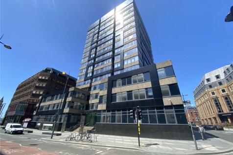 Qube Residential are delighted to market this wonderful one-bedroom apartment in Silkhouse Court. This stunning fully furnished property offers well lit, spacious accommodation in the heart of the bus
