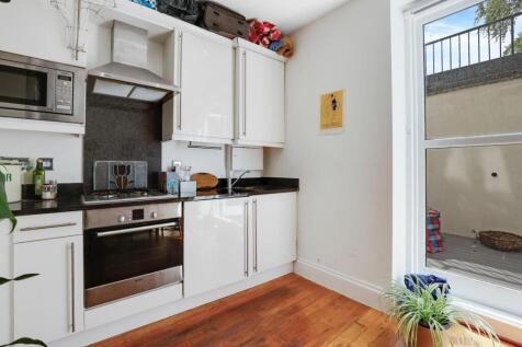 09-2ea2JHPropWorld - FLat 2, 28 Crescent Wood Road
