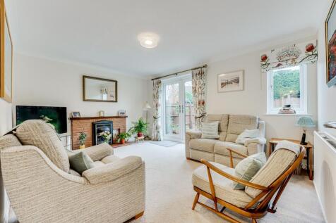 10 Beardsley Gardens, Kettering-10.jpg