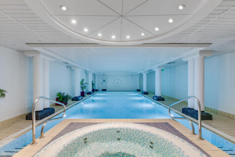 A garden two double bedroom apartment with great facilities including a superb leisure suite with heated swimming pool, Jacuzzi, gym and sauna as well as a 24 hour concierge and underground parking.