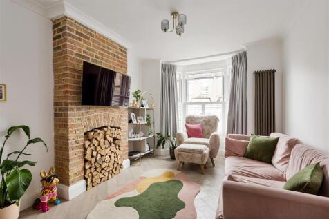 Wragby Road, E11