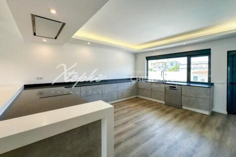 Fully Renovated 6 Bed Villa For Sale (37)