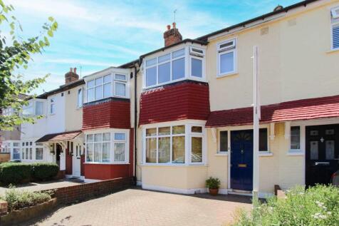An outstanding 3 bed mid terrace house set in close to Motspur Park Station. This property comprises a spacious reception with a bright conservatory looking out to a beautiful private rear garden, a f