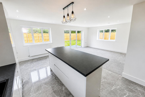KITCHEN/ DINER/ FAMILY ROOM