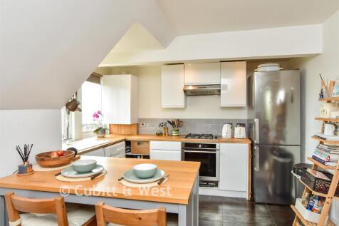 Lounge/ Kitchen