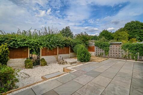 5 Castlecroft Gardens-23.jpg