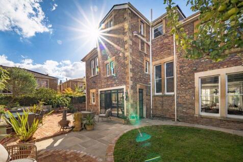 5 bed, 3 bath Detached in Bristol - Photo 4