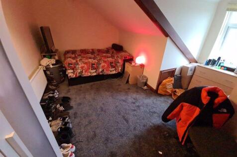 Cozy single bedroom featuring a comfortable bed...