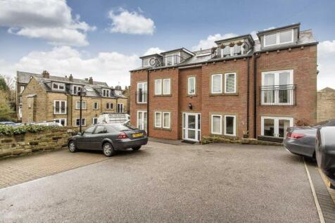 Fantastic 1 double bed apartment in the heart of Morley, close to town centre with 1 allocated parking space and roof top veranda. Available to let on an unfurnished basis.