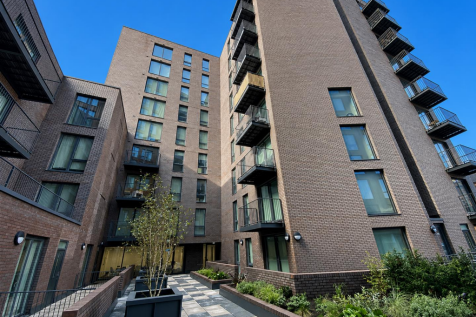 ** DEPOSIT FREE OPTION AVAILABLE ** Available 19th August. Furnished. This modern apartment is located on the eighth floor and is next to the newly established Middlewood Locks, an exciting waterside