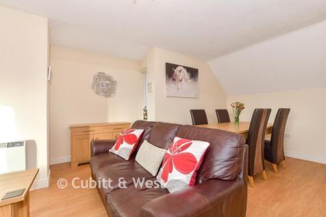 Lounge/Dining Area
