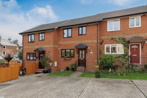 Three bedroom mid-terraced home in Cowes