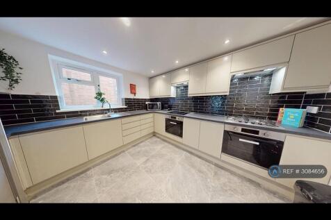 7 Bedroom Semi-Detached in CV4 8GD