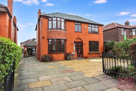 Must be viewed! A magnificent double fronted detached family home built to a traditional bay window design and sitting proudly on a large plot and well set back from the road.