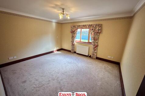 FRONT DOUBLE BEDROOM 1